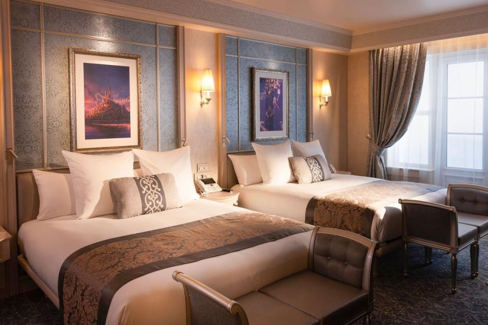 A superior room at the Disneyland Hotel (Disneyland)