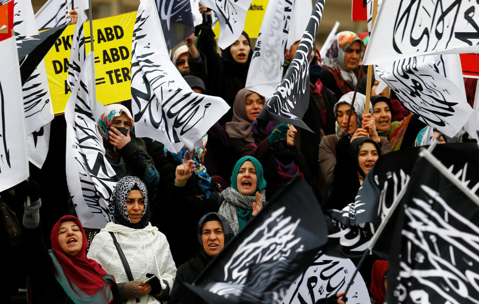 Demonstrators wave flags and shout slogans during a demonstration to show solidarity with the citizens of Aleppo, Syria, after Friday prayers in front of the Kocatepe Mosque in Ankara, Turkey, December 16, 2016. REUTERS/Umit Bektas