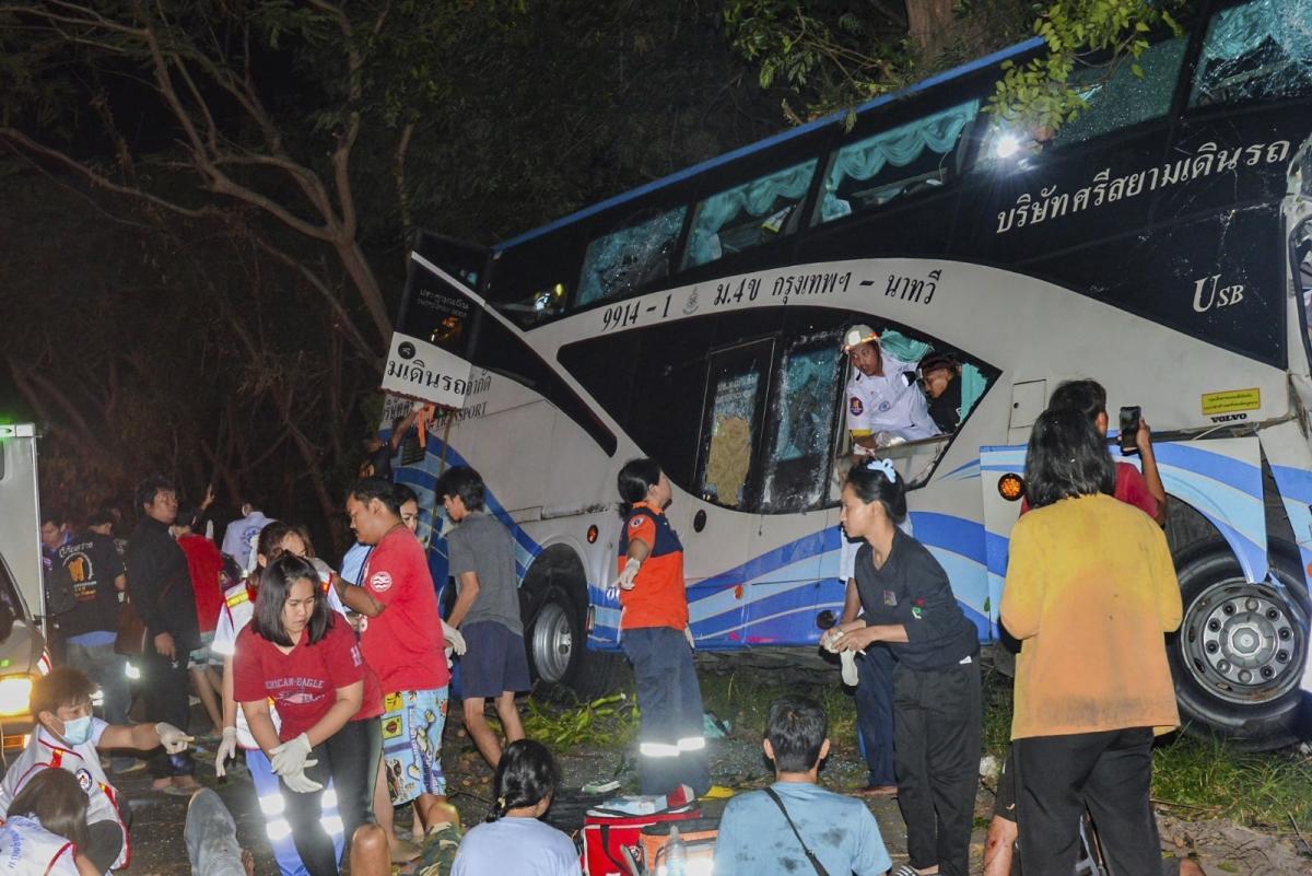 БАНКОК АП — Автобус катастрофира в западен Тайланд рано във