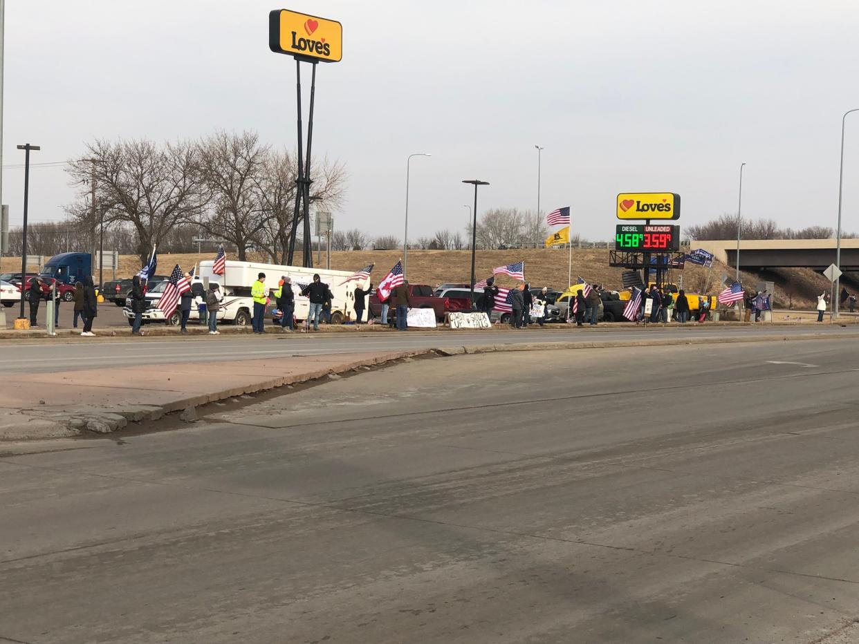 Freedom Convoy truckers make stop in Sioux Falls