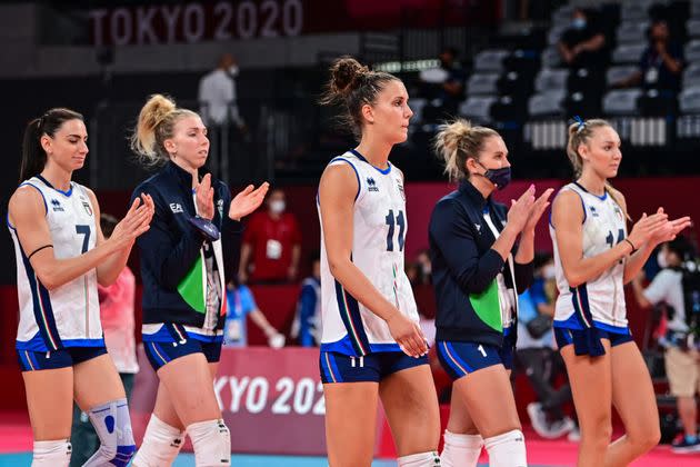 Italy's players applaud after defeat in the women's quarter-final volleyball match between Serbia and Italy during the Tokyo 2020 Olympic Games at Ariake Arena in Tokyo on August 4, 2021. (Photo by PEDRO PARDO / AFP) (Photo by PEDRO PARDO/AFP via Getty Images) (Photo: PEDRO PARDO via Getty Images)