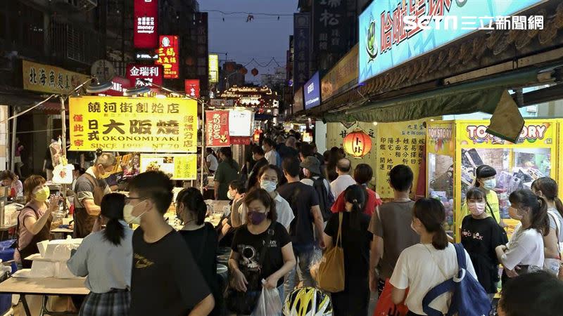 輝達倘若落腳南港，只要5分鐘車程即可抵達饒河街，黃仁勳也可輕鬆大啖夜市美食。（圖／記者陳韋帆攝影）