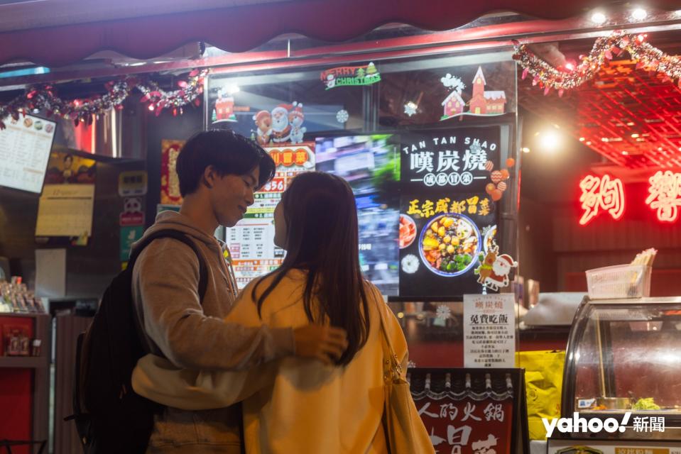 「嘆炭燒」店員指，吃免費飯的客人可能走入餐廳也需要勇氣，同時香港也有很多有心人，專程光顧給予支持。