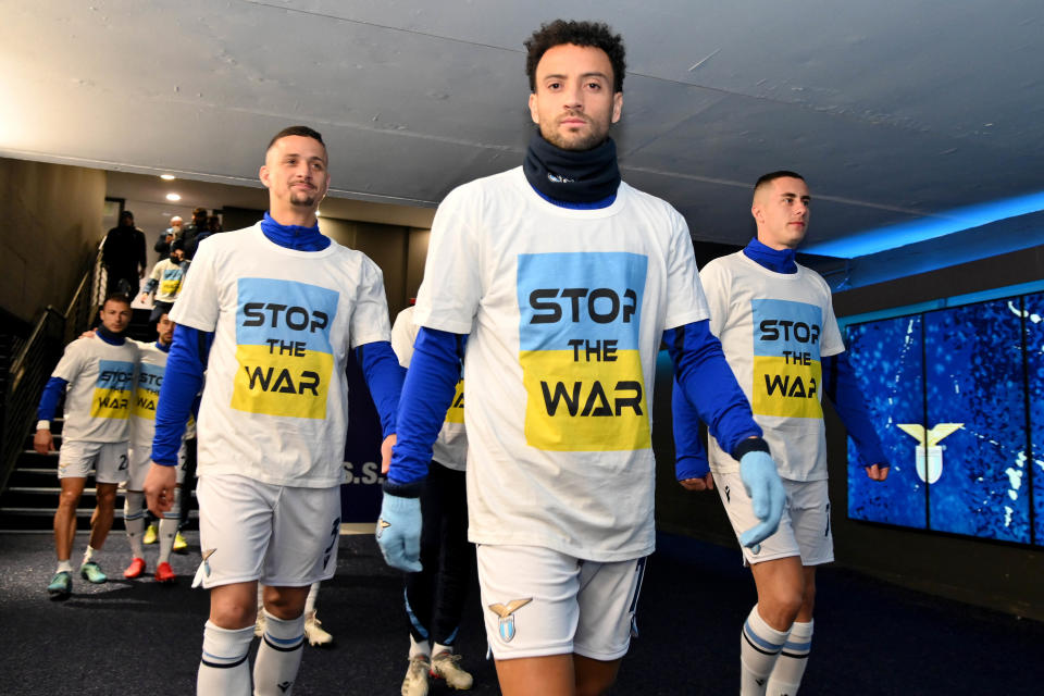 ROME, ITALY - FEBRUARY 27: Felipe Anderson of SS Lazio wears a 'Stop the war' T-shirts referring to Russia's invasion of the Ukraine as they arrive to warm-up prior to the Serie A match between SS Lazio and SSC Napoli at Stadio Olimpico on February 27, 2022 in Rome, Italy. / Credit: Marco Rosi / Getty Images