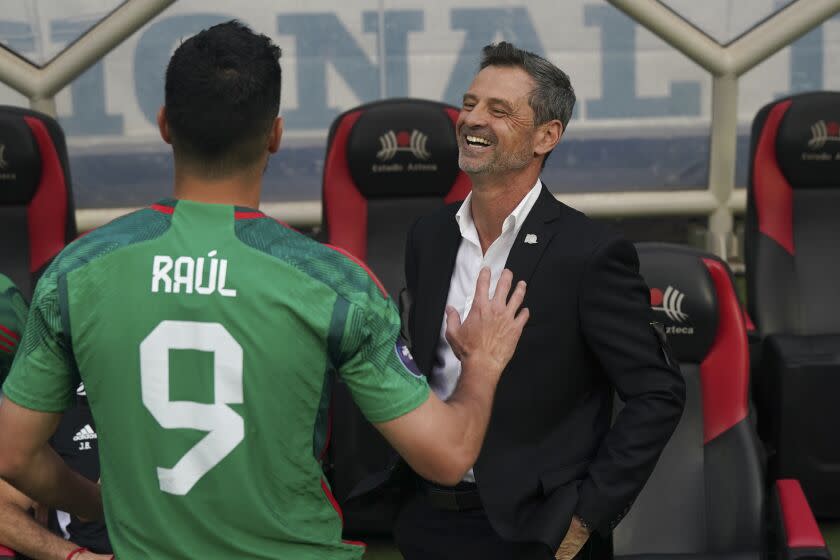 Mexico's coach Diego Cocca, right, talks with Raul Jimenez prior to a CONCACAF Nations League championship soccer match against Jamaica at Azteca stadium in Mexico City, Sunday, March 26, 2023. (AP Photo/Fernando Llano)