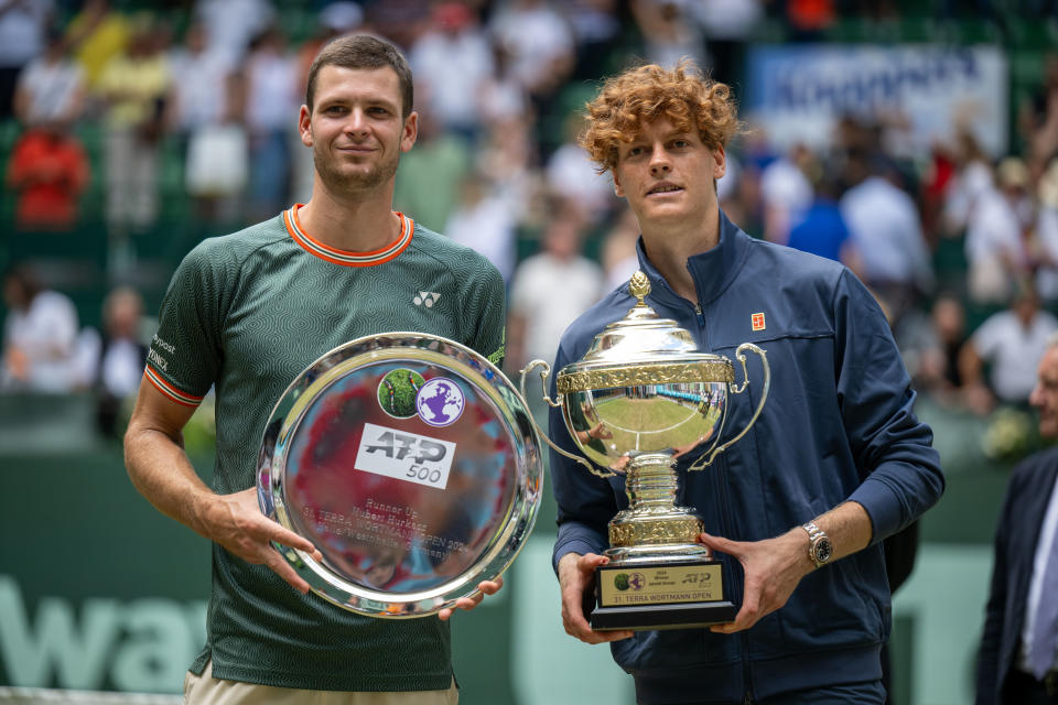 Hubert Hurkacz and Jannik Sinner in Halle.