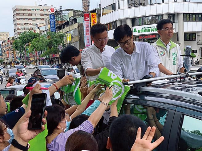 民進黨高市長候選人陳其邁以70％得票率贏得補選，民進黨國際部主任羅致政昨表示，年輕世代成為近兩次選舉左右勝敗關鍵。（柯宗緯攝）