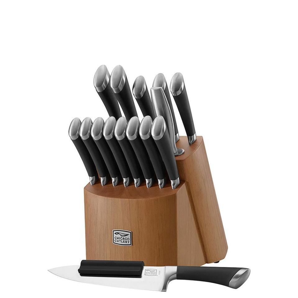 8) Chicago Cutlery Fusion 17-Piece Knife Block Set