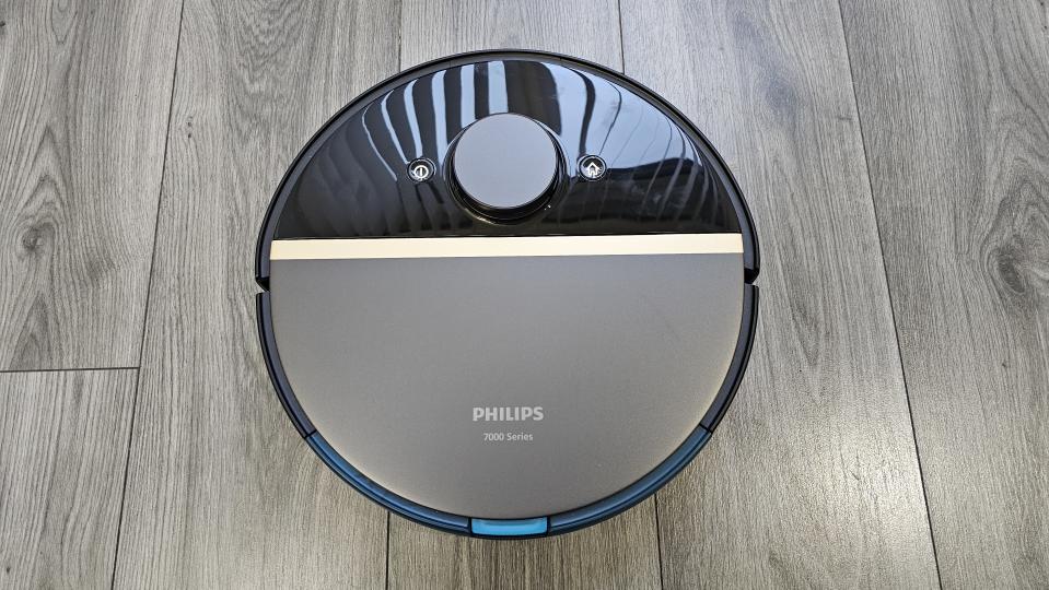 Philips HomeRun 7000 Series Robot vacuum cleaner with mop review