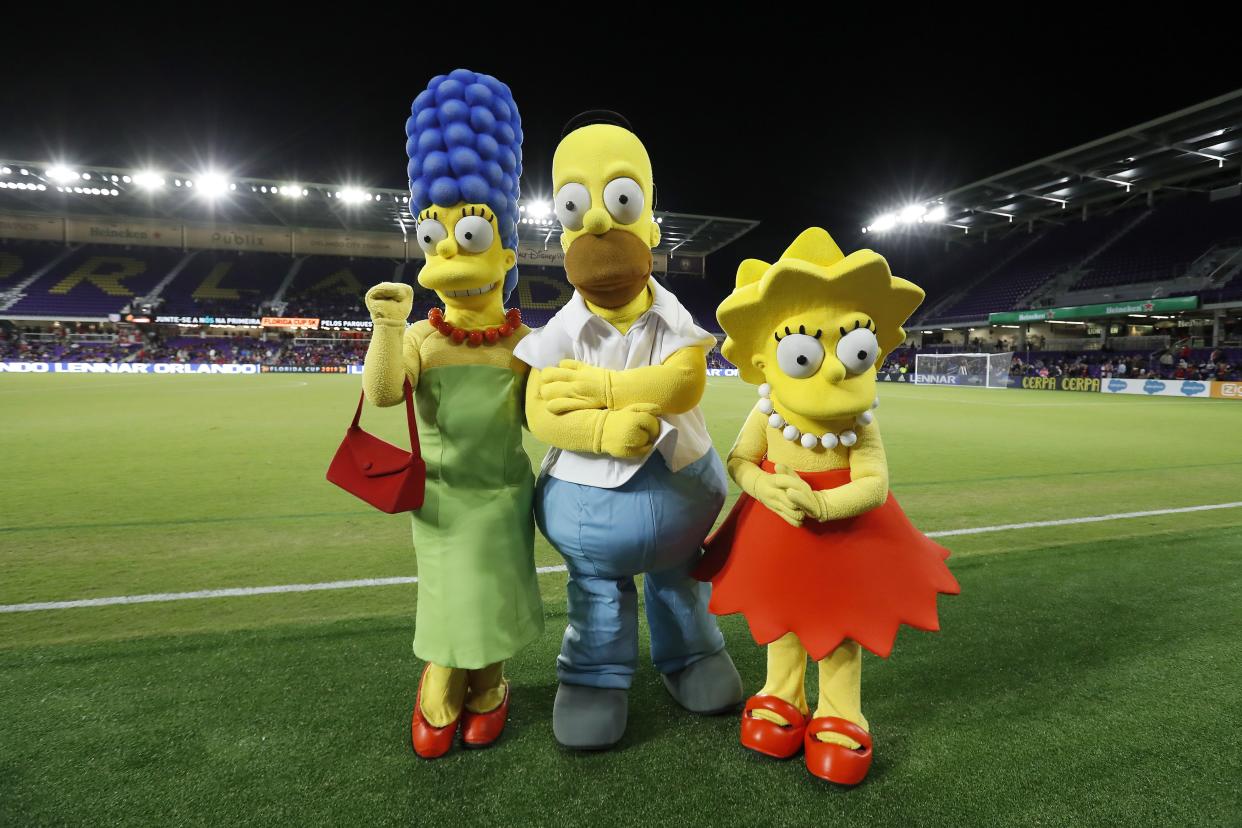 Marge Simpson, Homer Simpson y Lisa Simpson en la Florida Cup 2019 en Orlando. (Photo by VI Images via Getty Images)