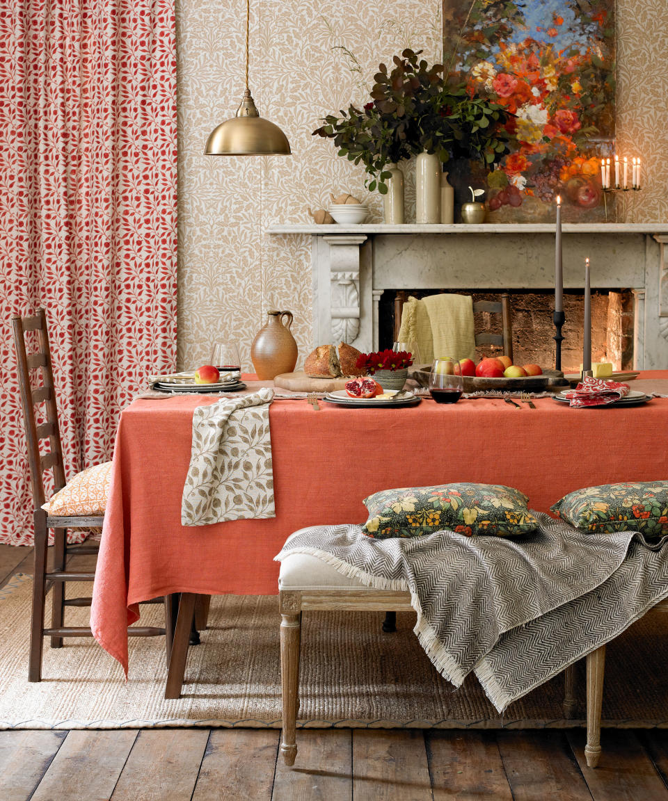 Embrace cottagecore for a relaxed dining room