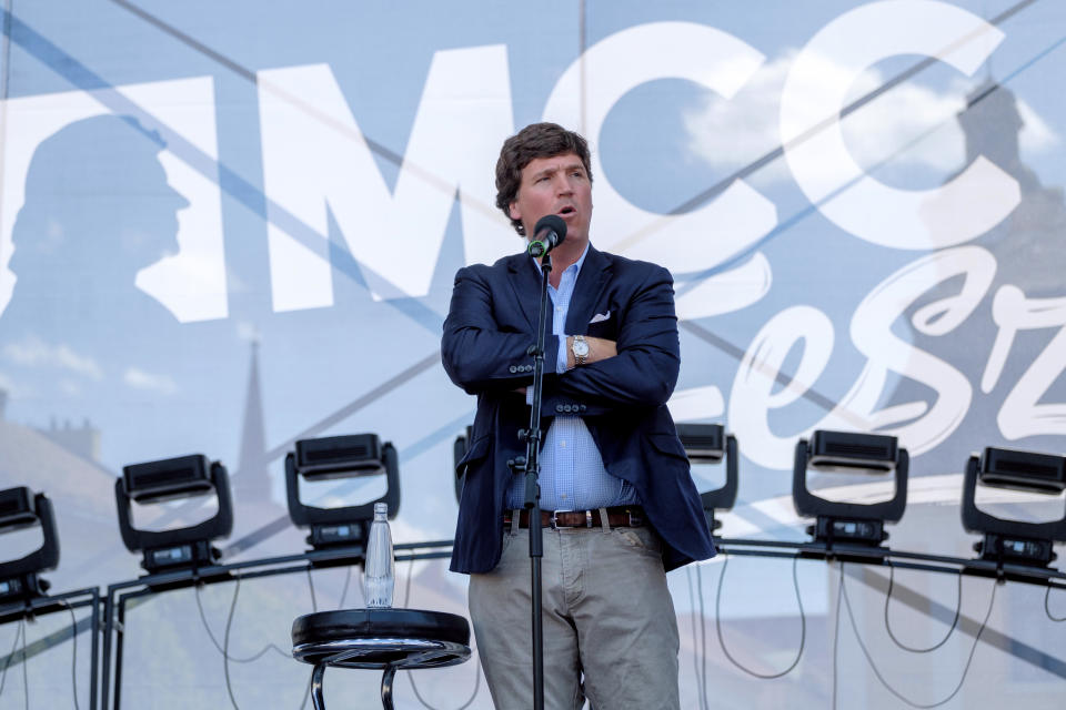 Auch der umstrittene US-Fernsehmoderator Tucker Carlson sprach schon am Mathias Corvinus Collegium. (Bild: Janos Kummer/Getty Images)