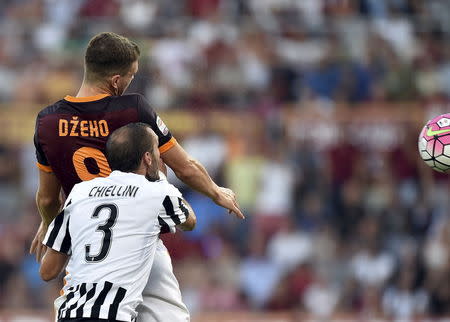 AS Roma's Edin Dzeko (L) heads the ball and score against Juventus during their Serie A soccer match at Olympic stadium in Rome, Italy, August 30, 2015. REUTERS/Alberto Lingria