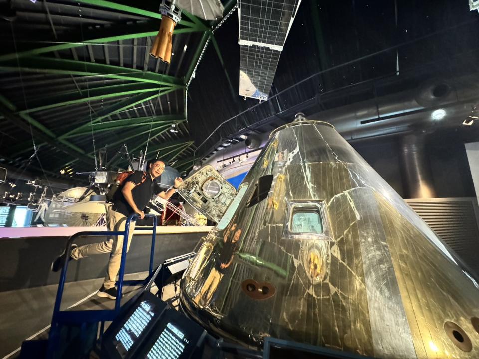  館內陳列了許多來自美國NASA的太空船、探測車。