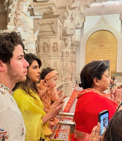 <p>Priyanka Chopra/Instagram</p> Nick Jonas, Priyanka Chopra Jonas, Malti Marie and Priyanka's mother Madhu inside the temple