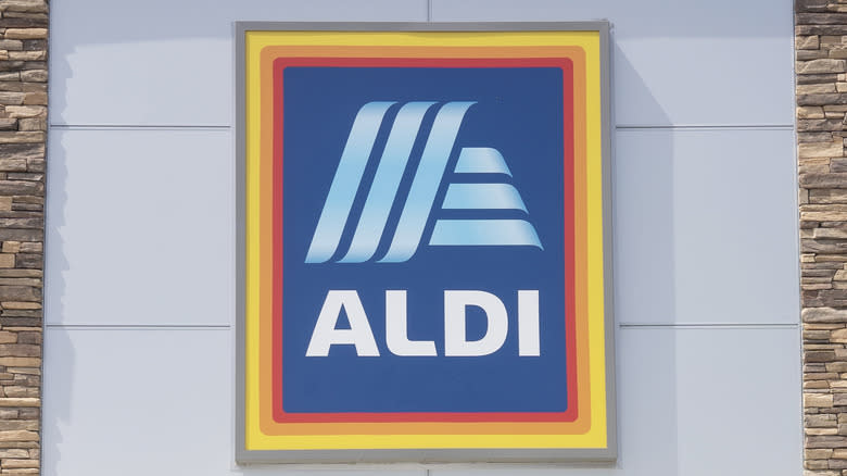 Aldi store front entrance