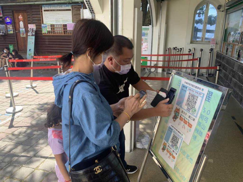 清境農場在疫情期間關園兩個月後，歡喜迎客。（清境農場提供／盧金足南投提供）