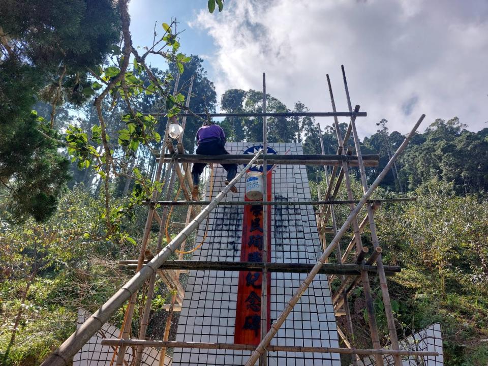 南投縣信義鄉人倫榮民塔興建於民國50年，塔內祭祀當時巒大林區管理處望鄉及人倫工作站殉職榮民。（圖：南投林管處提供）