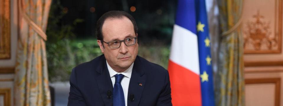 <p>Quelques heures plus tard, le président de la République répond aux questions de Gilles Boulleau et David Pujadas pendant les JT de TF1 et France 2. Interrogé sur une éventuelle candidature à sa réélection en 2017, François Hollande affirme que “<i>le moment de prendre une décision n’est pas venu</i>”. <br></p>