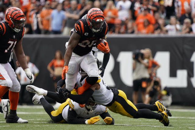 After stumbling start, Burrow shows his cool during sound performance in  Bengals scrimmage