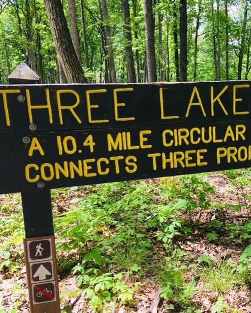 Trail head sign on the Three Lake Trail