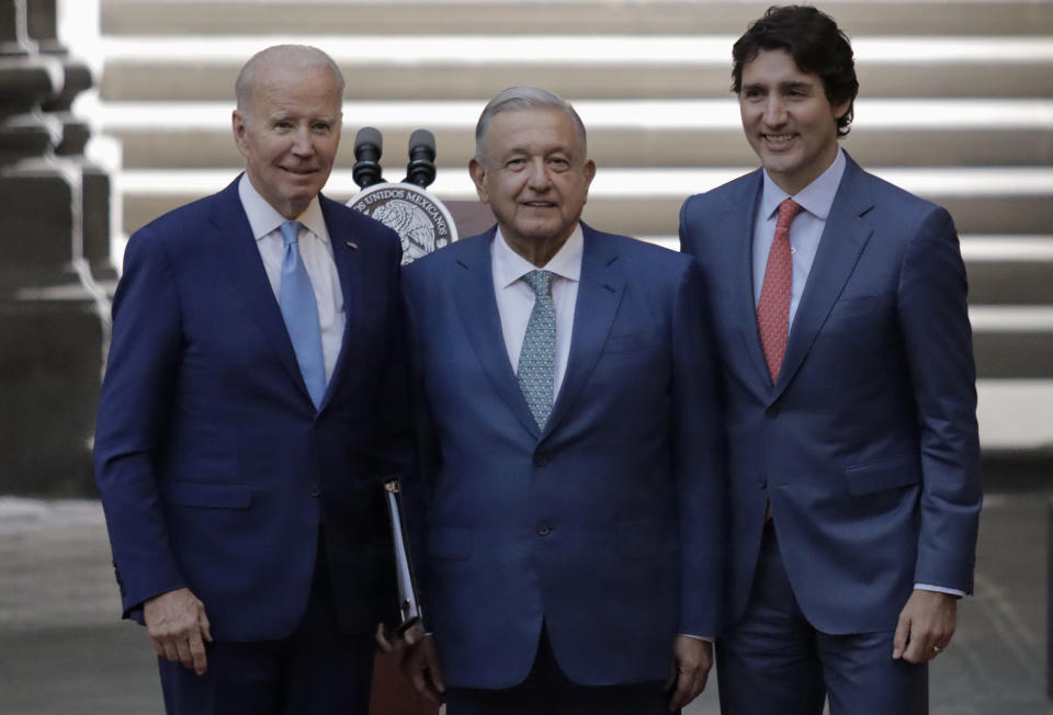Joe Biden, Presidente de Estados Unidos; Andrés Manuel López Obrador, Presidente de México; y Justin Trudeau, Primer Ministro de Canadá, durante La Décima Cumbre de América del Norte.(Photo by Gerardo Vieyra/NurPhoto via Getty Images).