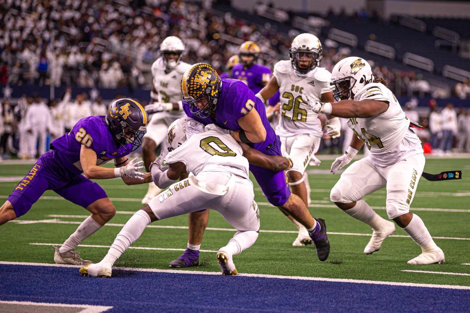 Liberty Hill running back Andon Thomas runs into the end zone to open up the scoring for the Panthers in their 23-14 loss to South Oak Cliff in the Class 5A Division II state title game at AT&T Stadium in Arlington on Saturday.