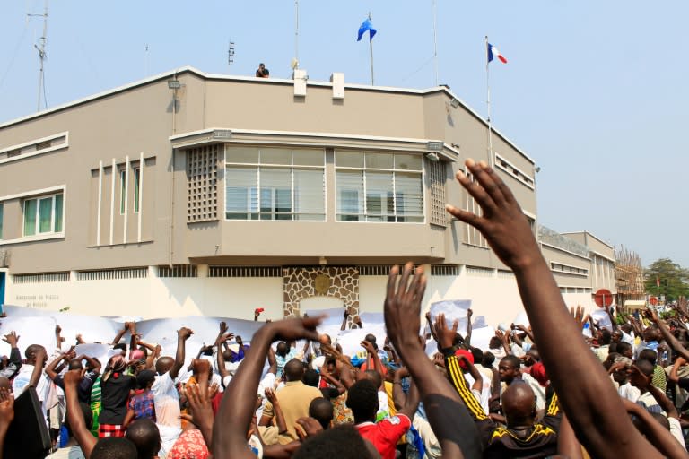 Protesters on July 30, 2106 in Bujumbura outside the French embassy, angry France has drafted a UN resolution to send a police squad into the country