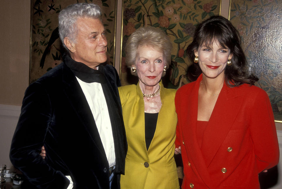 Actor Tony Curtis, actress Janet Leigh and actress Jamie Lee Curtis attend the American Women in Radio & Television - Southern California Chapter's 36th Annual Genii Awards on May 30, 1991 at Beverly Hills Hotel in Beverly Hills, California. (Photo by Ron Galella, Ltd./Ron Galella Collection via Getty Images)