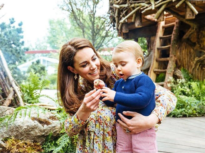 Kate Middleton and Prince Louis photo