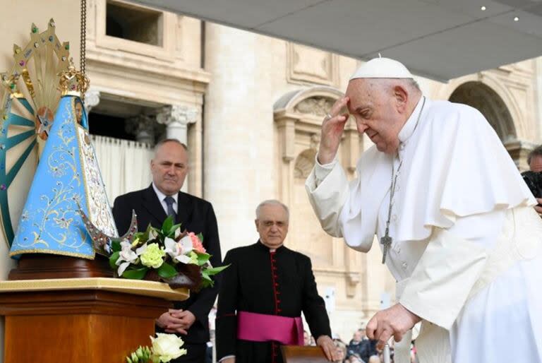 El Papa con la Virgen de Luján