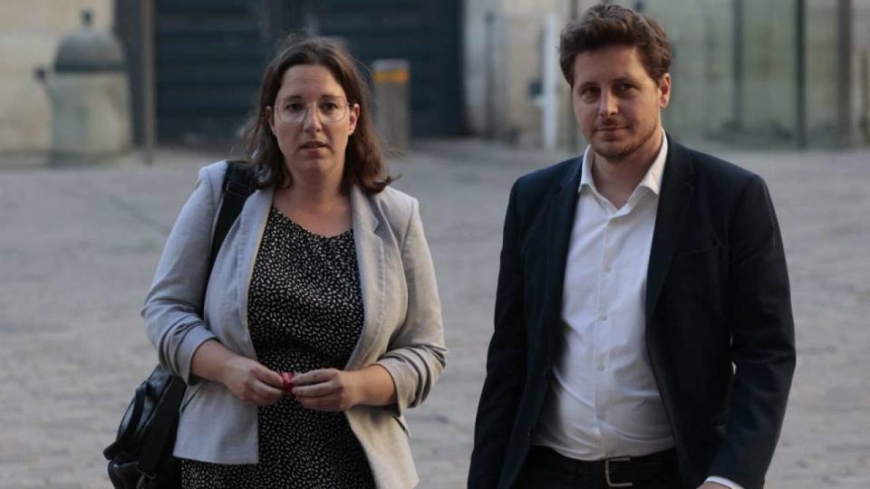 Cyrielle Chatelain et Julien Bayou, devant Matignon le 28 juin 2022.