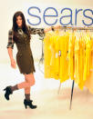 <p>A l'âge de 13 ans, elle devient mannequin avec sa soeur Kendall pour la griffe Sears.</p><br>