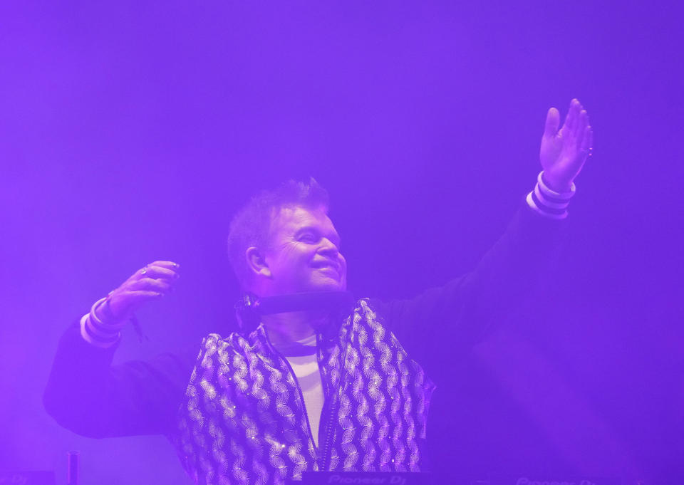 El DJ británico Paul Oakenfold durante su presentación en el festival Vive Latino en la Ciudad de México el domingo 19 de marzo de 2023. (Foto AP/Fernando Llano)