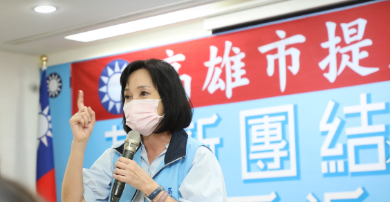 國民黨高雄市長參選人柯志恩指出，疫情讓教育的數位落差更為嚴重。（記者吳文欽攝）