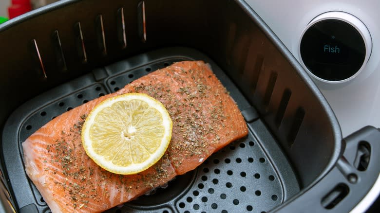 Salmon and lemon slice inside air fryer