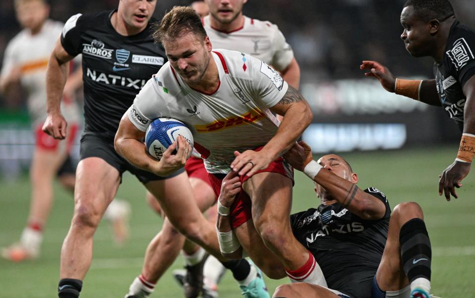 Andre Esterhuizen barges through Racing 92's Gael Fickou