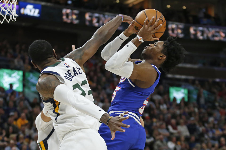 Utah Jazz forward Royce O'Neale (23) defends as Sacramento Kings guard De'Aaron Fox, right, shoots during the first half of an NBA basketball game Saturday, Jan. 18, 2020, in Salt Lake City. (AP Photo/Rick Bowmer)