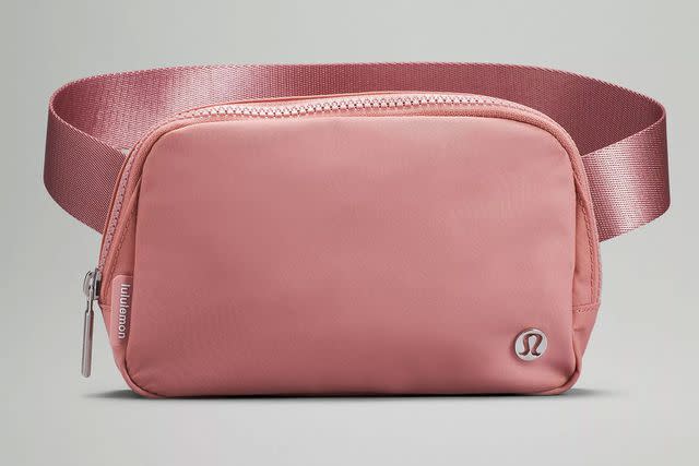 <p>Lululemon</p>