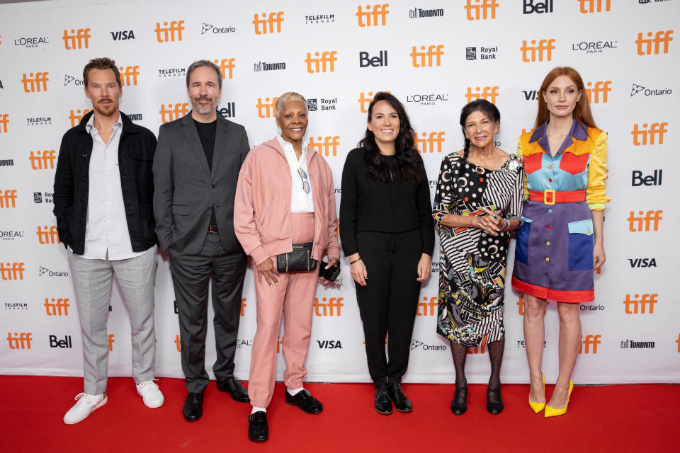 TORONTO, ONTARIO - SEPTEMBER 11: (L-R) Benedict Cumberbatch, Denis Villeneuve, Dionne Warwick, Danis Goulet, Alanis Obomsawin and Jessica Chastain attend the 2021 TIFF Tribute Awards Press Conference at Roy Thomson Hall on September 11, 2021 in Toronto, Ontario. (Photo by Emma McIntyre/Getty Images)