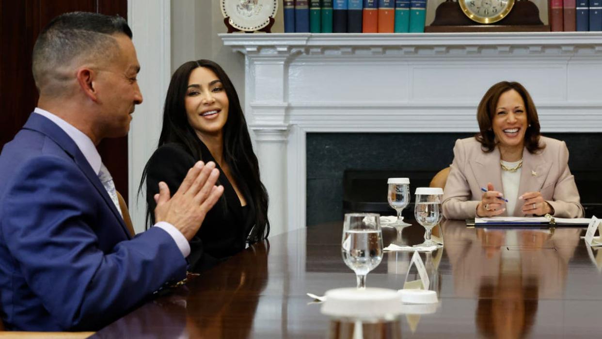 <div>Reality television star and businesswoman Kim Kardashian (C) joins Vice President Kamala Harris as they listen to Jason Hernandez during a roundtable discussion on criminal justice reform in the Roosevelt Room at the White House on April 25, 2024 in Washington, DC.</div> <strong>(Photo by Chip Somodevilla/Getty Images)</strong>