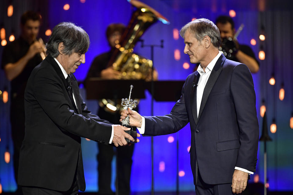 US actor and film director Viggo Mortensen, right, receives the Donostia Award by Agustin Diaz Yanes for his contribution to the cinema during the 68th San Sebastian Film Festival, in San Sebastian, northern Spain, Thursday, Sept. 24, 2020. (AP Photo/Alvaro Barrientos)