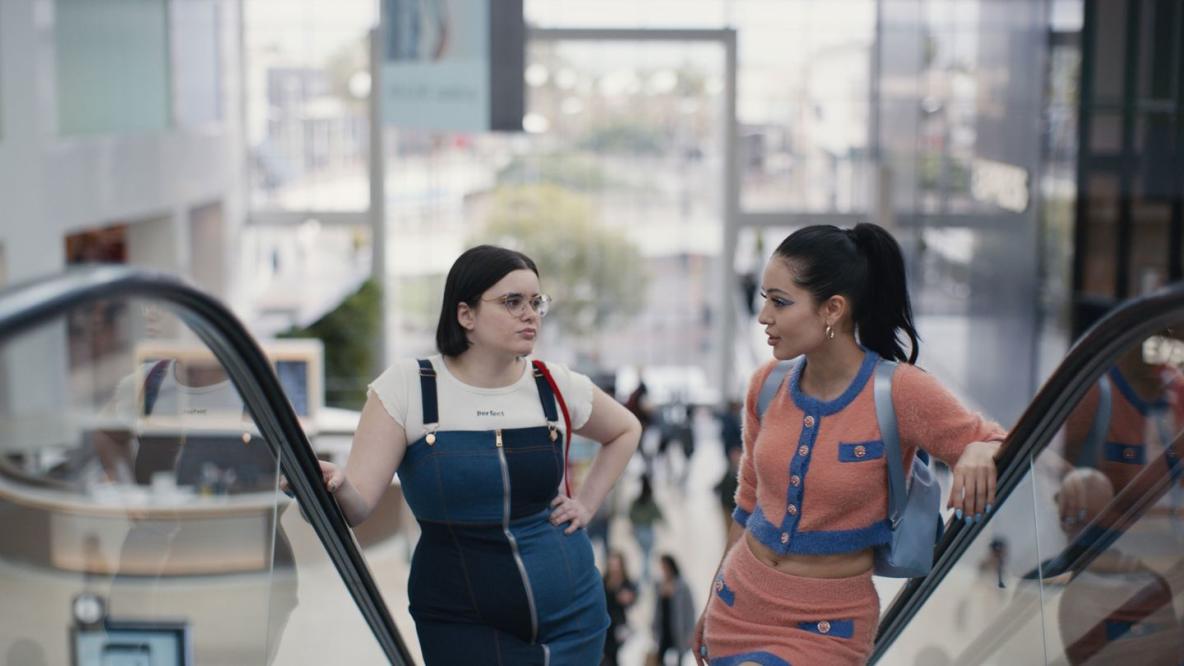 Guys if you want to dress as rue these outfits are the alternatives of “an  alien shirt” : r/euphoria