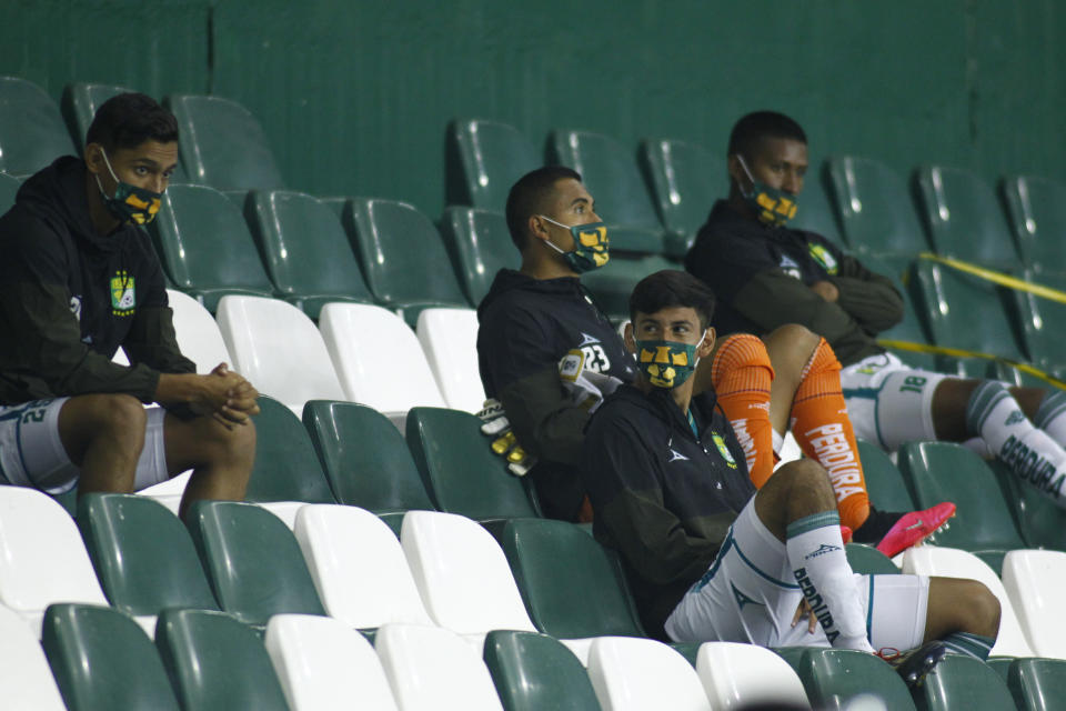 LEON, MEXICO - AUGUST 03: The Leon bench look on from the stands during the 2nd round match between Leon and Monterrey as part of the Torneo Guard1anes 2020 Liga MX at Leon Stadium on August 3, 2020 in Leon, Mexico. (Photo by Leopoldo Smith/Getty Images)