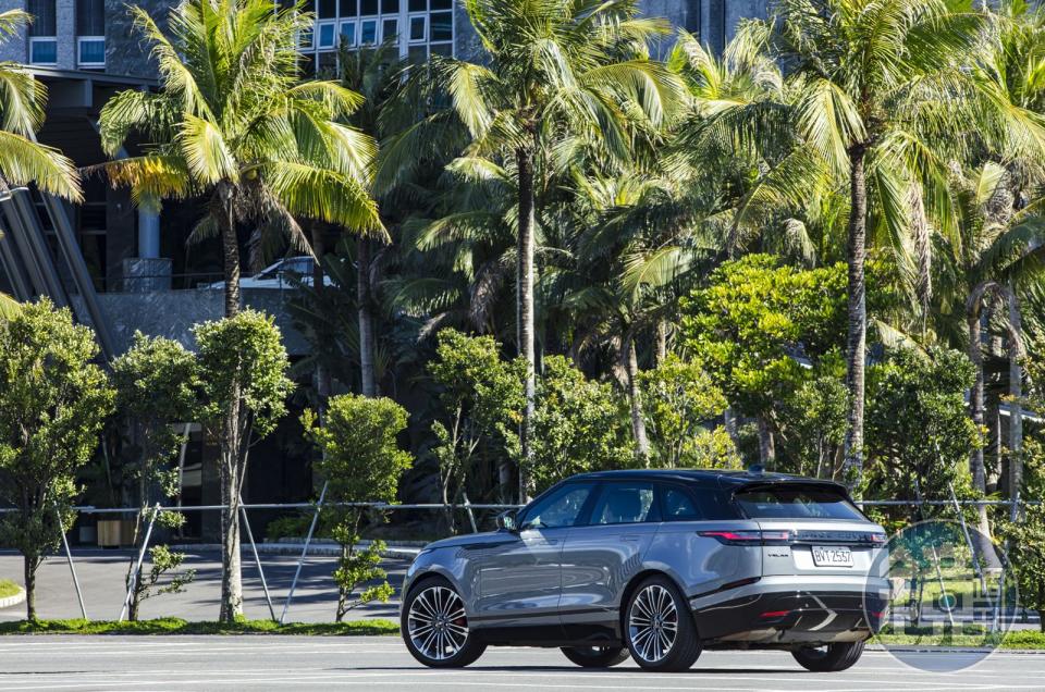 RANGE ROVER Velar P250 Dynamic SE