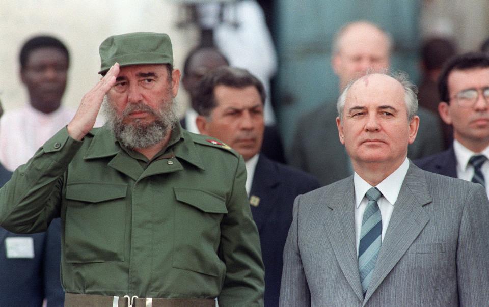 Former Cuban president Fidel Castro and Mikhail Gorbachev in Havana, April 2, 1989 - ROBERT SULLIVAN 