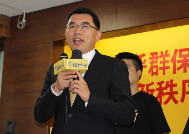楊世光宣布代表新黨參選2020總統，並提出三大政見。(Photo by 吳婉瑜/台灣醒報)