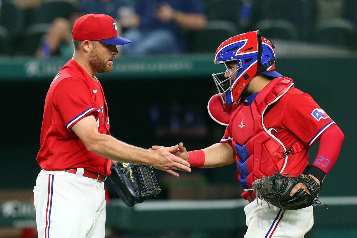 Yankees trade 2 pitchers to Rangers for catcher Jose Trevino