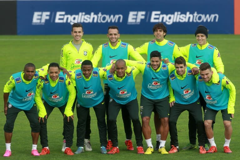 Brazil's national soccer players during a training session at San Carlos de Apoquindo stadium in Santiago on October 7, 2015, ahead of the team's first 2018 World Cup qualifier against Chile