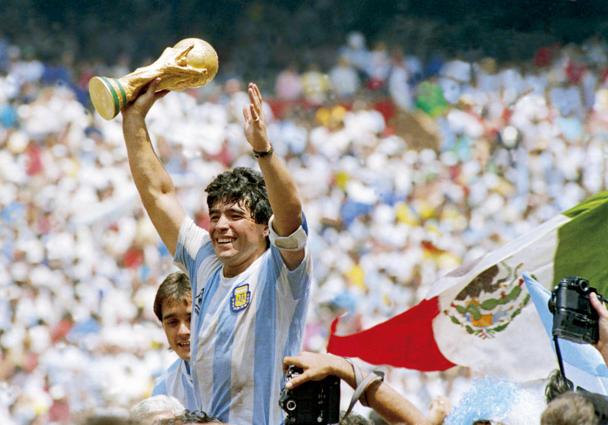 MEXICO CITY, MEXICO - JUNE 29: Diego Maradona of Argentina holds the World Cup trophy after defeating West Germany 3-2 during the 1986 FIFA World Cup Final match at the Azteca Stadium on June 29, 1986 in Mexico City, Mexico. (Photo by Archivo El Grafico/Getty Images)